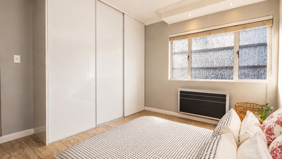 3 Bedroom Property for Sale in Sea Point Western Cape